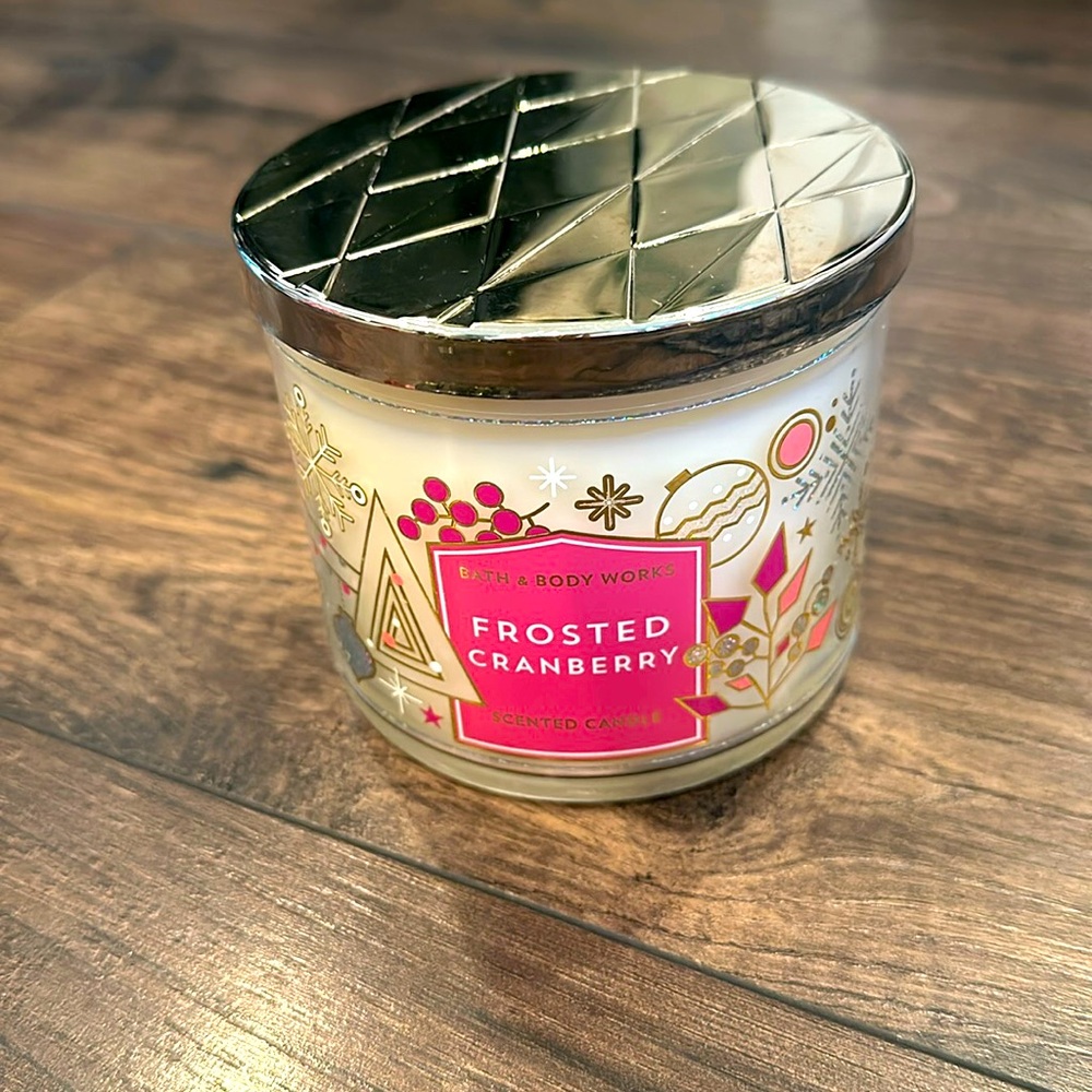 Bath and Body Works Frosted Cranberry 3-Wick Candle